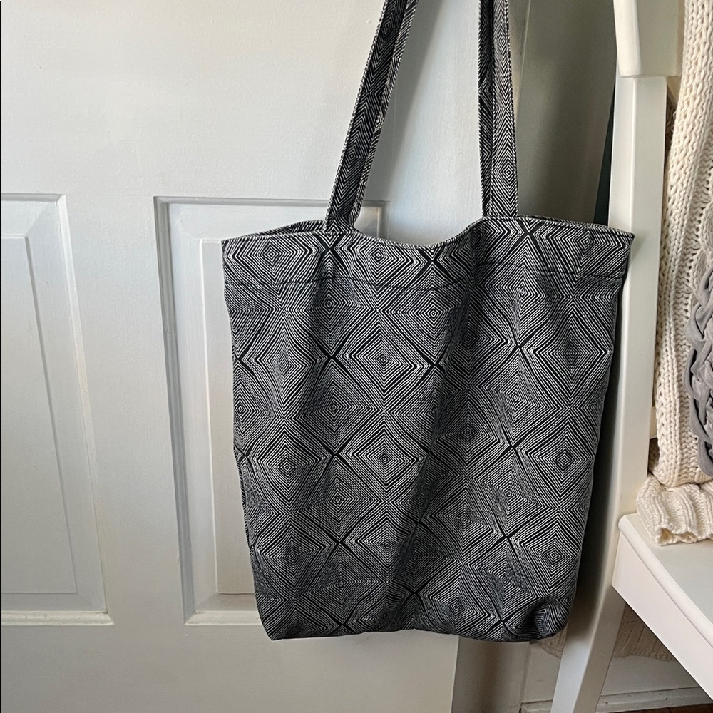 Mossimo Gray Geometric Tote Bag